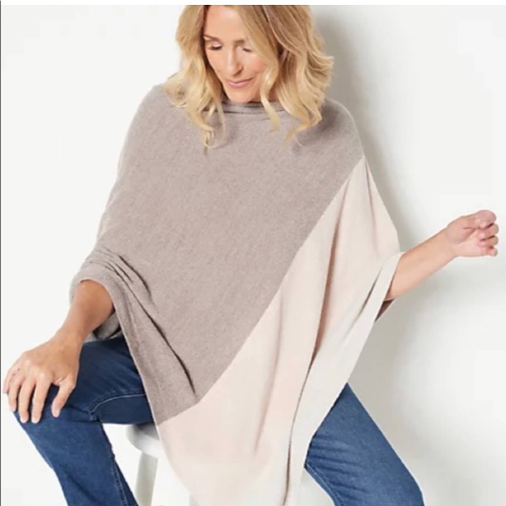 *NWT* Barefoot Dreams Sunset Poncho